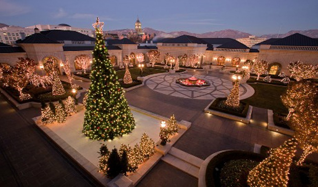 Grand America Christmas Courtyard