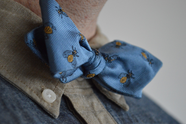ENGLISH SILK BOW TIE WITH EMBROIDERED BUMBLEBEES | The Modern Dad