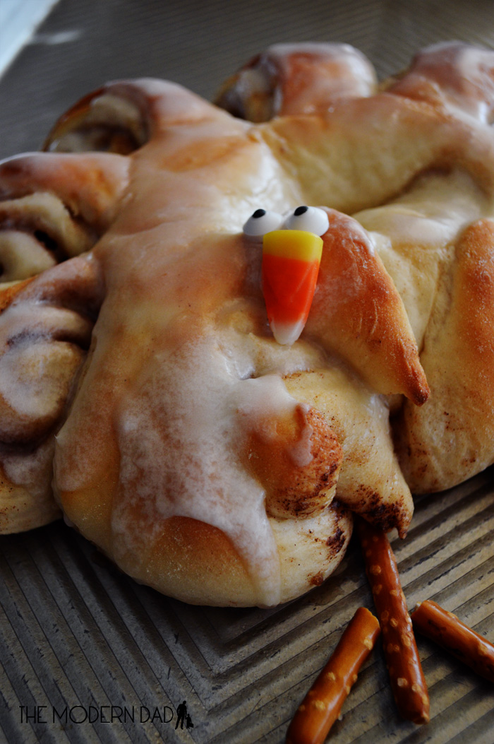 Thanksgiving Cinnamon Roll Turkeys | The Modern Dad